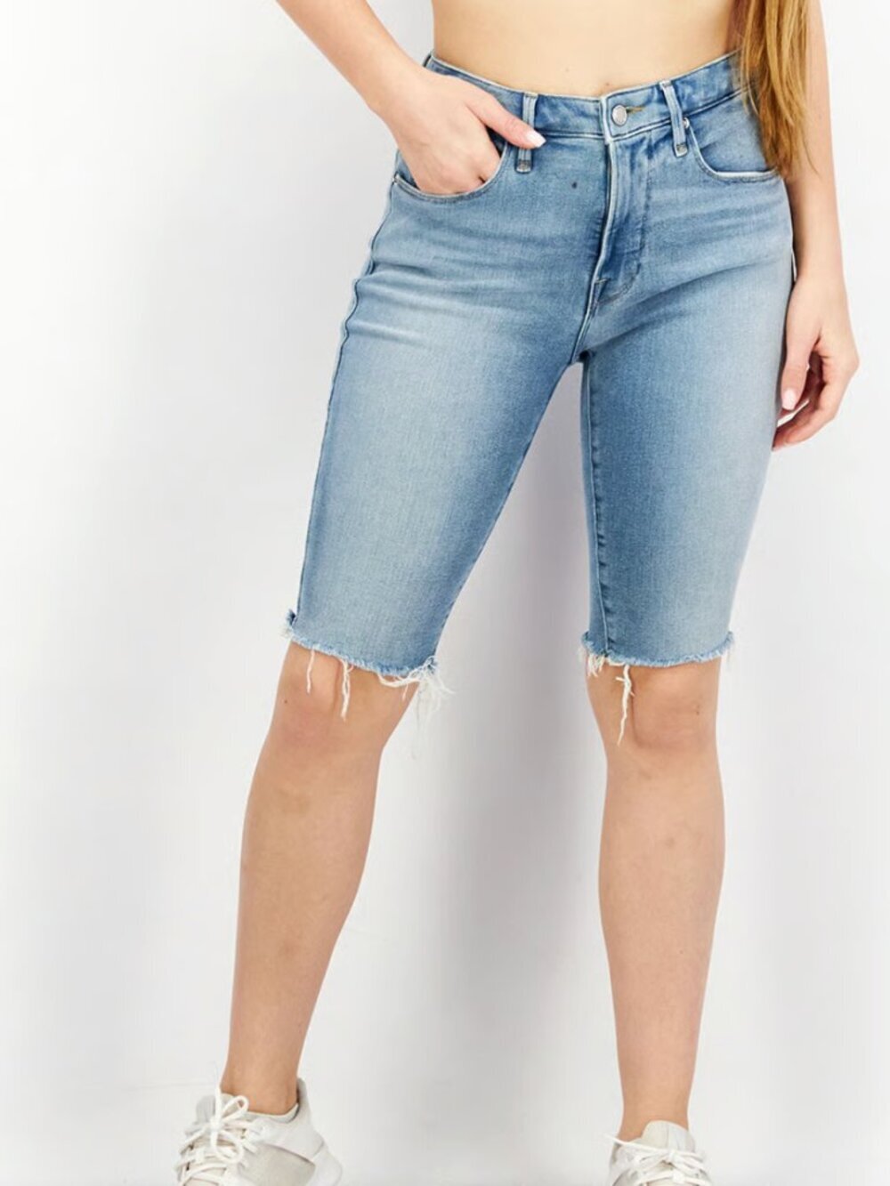 Good American Washed Denim Skinny Stretch Bermuda Raw Hem Shorts Light Blue, 28
